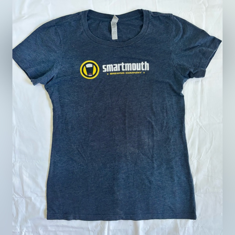Smartmouth Brewing Co. Women’s Scoop Neck Tee in Marbled Navy Blue Sz M